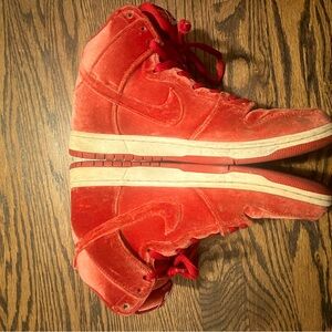 Rare Nike red velvet sb